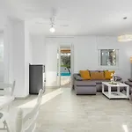 Villa Pendolina With Pool And Grill In Umag Buroli