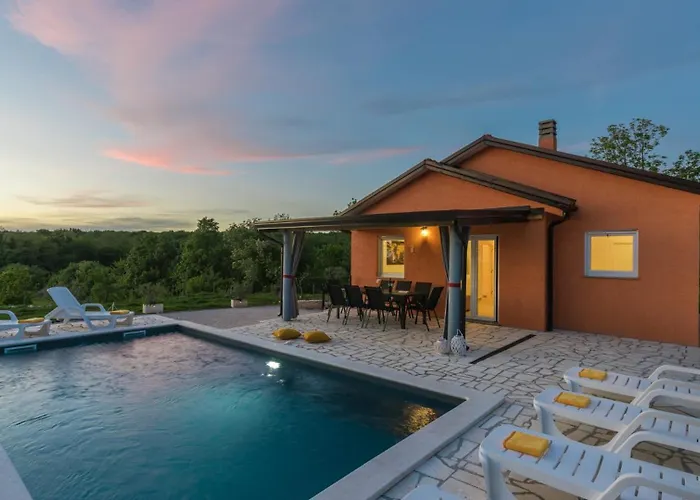 Villa Pendolina With Pool And Grill In Umag