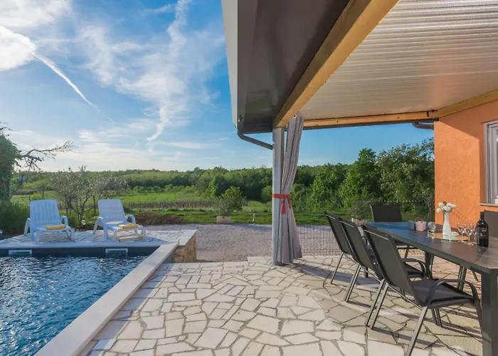 Pendolina With Pool And Grill In Umag Buroli
