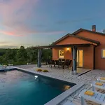 Villa Pendolina With Pool And Grill In Umag