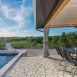 Pendolina With Pool And Grill In Umag Buroli