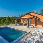 Pendolina With Pool And Grill In Umag *
