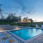 Villa Pendolina With Pool And Grill In Umag