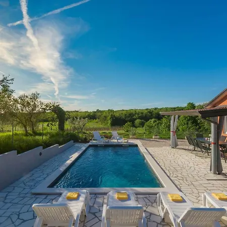 Pendolina With Pool And Grill In Umag וילה *