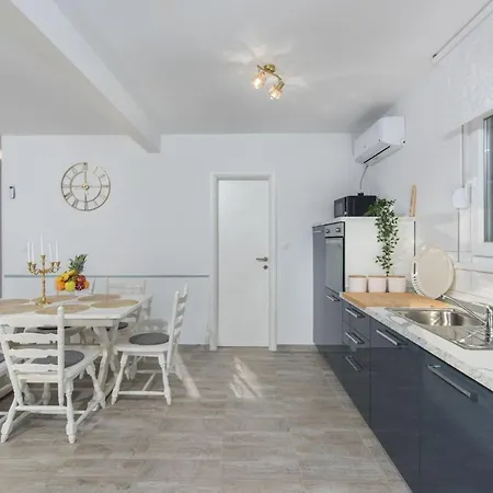 וילה Pendolina With Pool And Grill In Umag