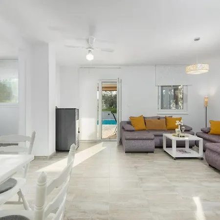 וילה Pendolina With Pool And Grill In Umag Buroli