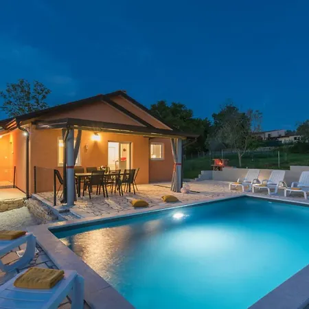 Pendolina With Pool And Grill In Umag *
