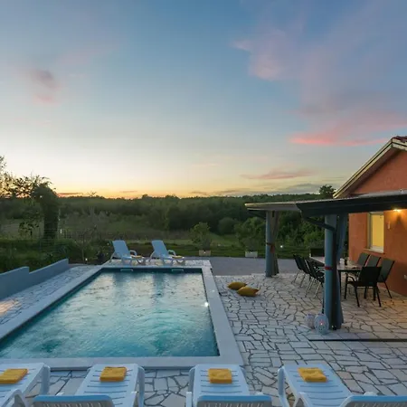 Pendolina With Pool And Grill In Umag Villa *